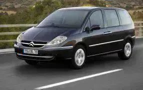 C8 - 7 sittplatser / Individuella baksäten